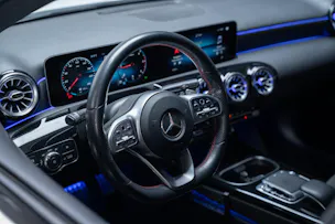 MERCEDES-BENZ A 180 d AMG Line Limousine / Rückfahrkamera / Ambientebeleuchtung / Sitzheizung