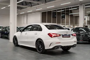 MERCEDES-BENZ A 180 d AMG Line Limousine / Rückfahrkamera / Ambientebeleuchtung / Sitzheizung