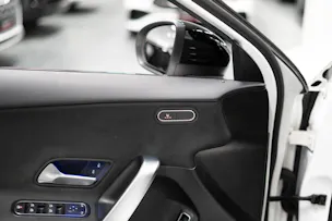 MERCEDES-BENZ A 180 d AMG Line Limousine / Rückfahrkamera / Ambientebeleuchtung / Sitzheizung