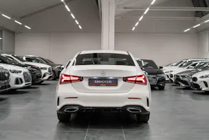 MERCEDES-BENZ A 180 d AMG Line Limousine / Rückfahrkamera / Ambientebeleuchtung / Sitzheizung