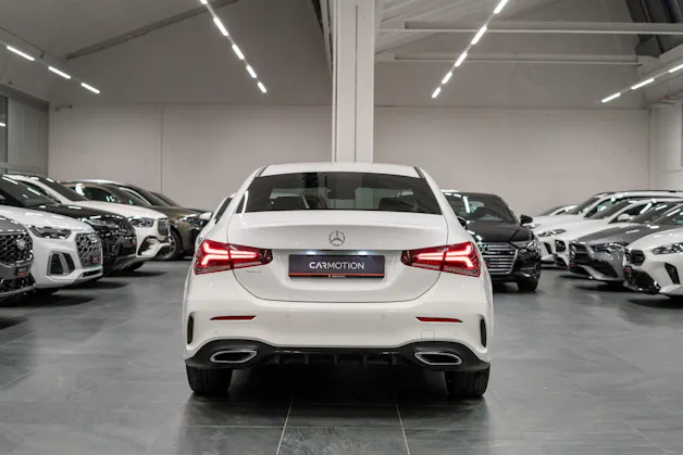 MERCEDES-BENZ A 180 d AMG Line Limousine / Rückfahrkamera / Ambientebeleuchtung / Sitzheizung
