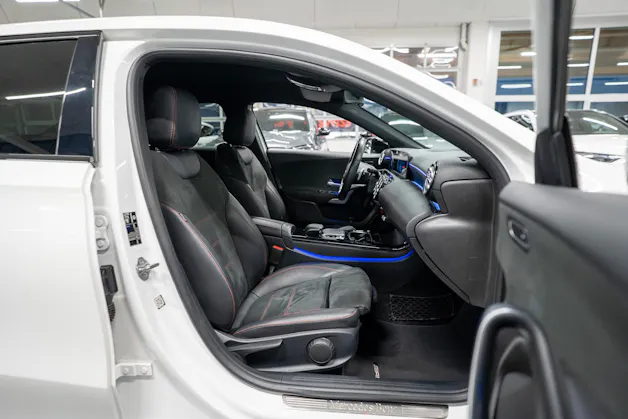 MERCEDES-BENZ A 180 d AMG Line Limousine / Rückfahrkamera / Ambientebeleuchtung / Sitzheizung