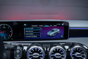 MERCEDES-BENZ A 180 d AMG Line Limousine / Rückfahrkamera / Ambientebeleuchtung / Sitzheizung
