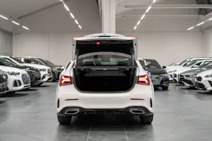 MERCEDES-BENZ A 180 d AMG Line Limousine / Rückfahrkamera / Ambientebeleuchtung / Sitzheizung