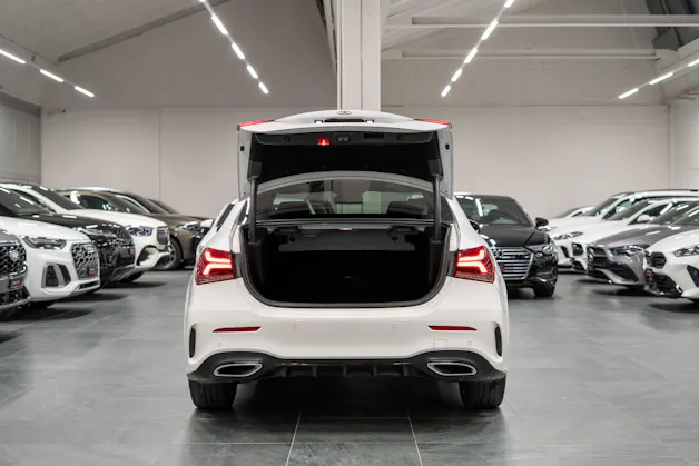 MERCEDES-BENZ A 180 d AMG Line Limousine / Rückfahrkamera / Ambientebeleuchtung / Sitzheizung