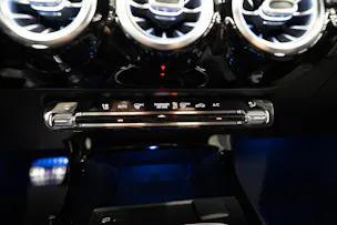 MERCEDES-BENZ A 180 d AMG Line Limousine / Rückfahrkamera / Ambientebeleuchtung / Sitzheizung