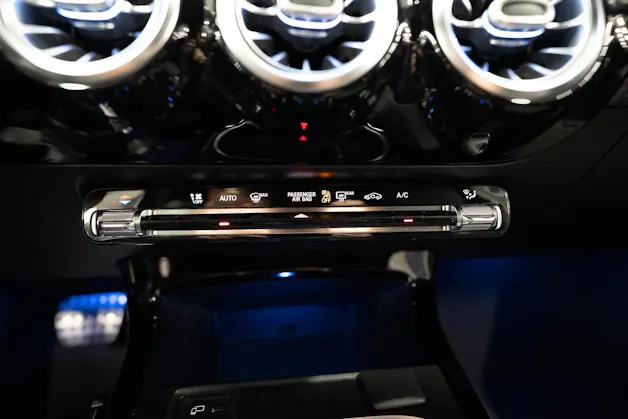 MERCEDES-BENZ A 180 d AMG Line Limousine / Rückfahrkamera / Ambientebeleuchtung / Sitzheizung