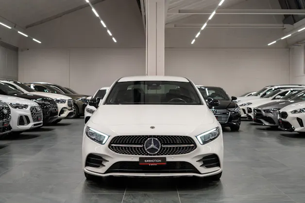 MERCEDES-BENZ A 180 d AMG Line Limousine / Rückfahrkamera / Ambientebeleuchtung / Sitzheizung