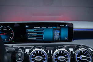 MERCEDES-BENZ A 180 d AMG Line Limousine / Rückfahrkamera / Ambientebeleuchtung / Sitzheizung
