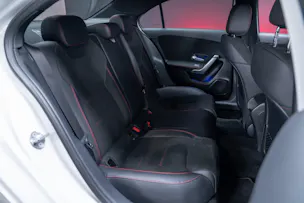 MERCEDES-BENZ A 180 d AMG Line Limousine / Rückfahrkamera / Ambientebeleuchtung / Sitzheizung