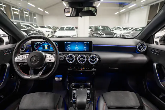 MERCEDES-BENZ A 180 d AMG Line Limousine / Rückfahrkamera / Ambientebeleuchtung / Sitzheizung