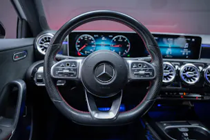 MERCEDES-BENZ A 180 d AMG Line Limousine / Rückfahrkamera / Ambientebeleuchtung / Sitzheizung