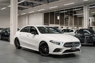 MERCEDES-BENZ A 180 d AMG Line Limousine / Rückfahrkamera / Ambientebeleuchtung / Sitzheizung