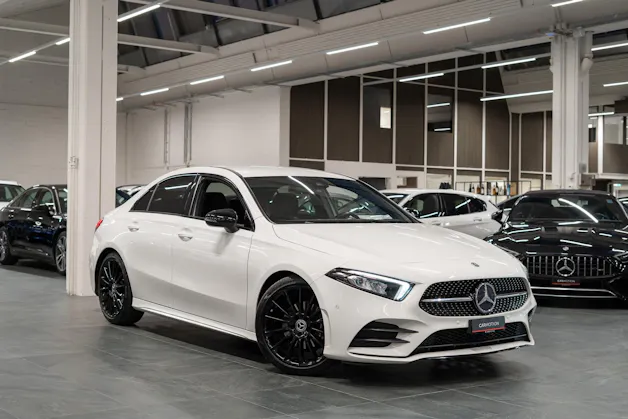 MERCEDES-BENZ A 180 d AMG Line Limousine / Rückfahrkamera / Ambientebeleuchtung / Sitzheizung