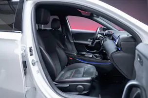 MERCEDES-BENZ A 180 d AMG Line Limousine / Rückfahrkamera / Ambientebeleuchtung / Sitzheizung