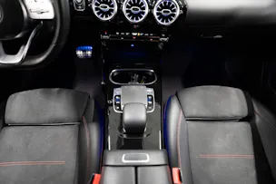 MERCEDES-BENZ A 180 d AMG Line Limousine / Rückfahrkamera / Ambientebeleuchtung / Sitzheizung