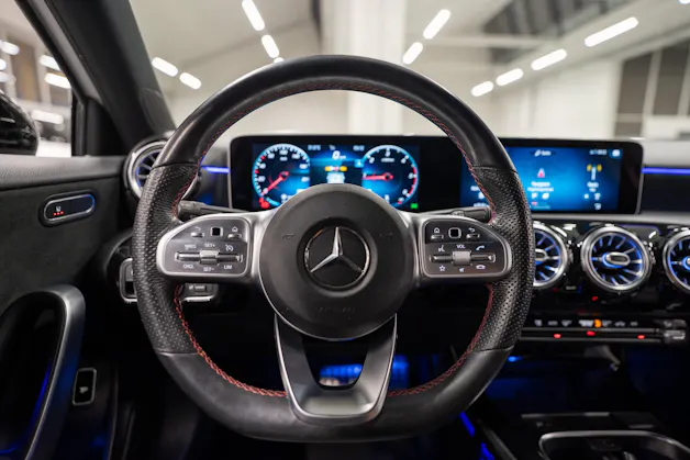MERCEDES-BENZ A 180 d AMG Line Limousine / Rückfahrkamera / Ambientebeleuchtung / Sitzheizung