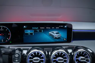 MERCEDES-BENZ A 180 d AMG Line Limousine / Rückfahrkamera / Ambientebeleuchtung / Sitzheizung