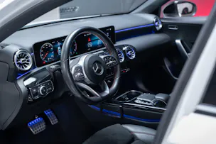 MERCEDES-BENZ A 180 d AMG Line Limousine / Rückfahrkamera / Ambientebeleuchtung / Sitzheizung