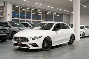 MERCEDES-BENZ A 180 d AMG Line Limousine / Rückfahrkamera / Ambientebeleuchtung / Sitzheizung