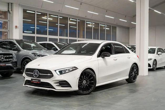 MERCEDES-BENZ A 180 d AMG Line Limousine / Rückfahrkamera / Ambientebeleuchtung / Sitzheizung