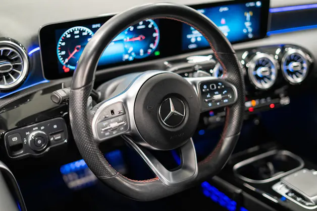 MERCEDES-BENZ A 180 d AMG Line Limousine / Rückfahrkamera / Ambientebeleuchtung / Sitzheizung