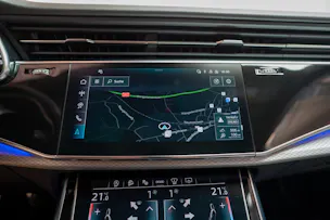 AUDI Q8 SUV 3.0 50 TDI quattro T-Tronic / S-Line / Panorama / 360°Kamera / Audi-Exclusive
