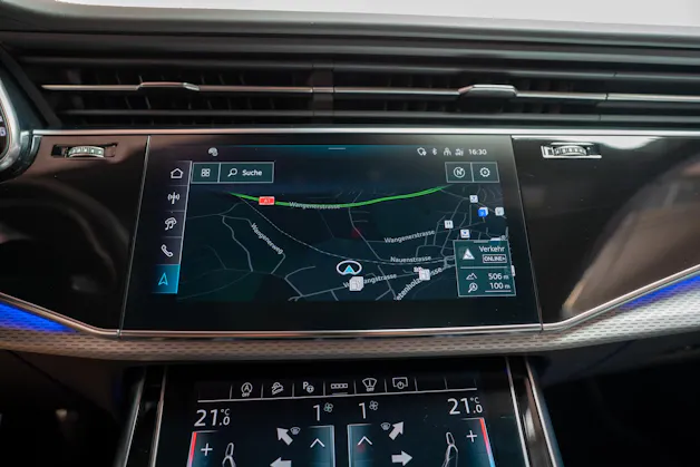 AUDI Q8 SUV 3.0 50 TDI quattro T-Tronic / S-Line / Panorama / 360°Kamera / Audi-Exclusive