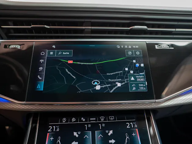 AUDI Q8 SUV 3.0 50 TDI quattro T-Tronic / S-Line / Panorama / 360°Kamera / Audi-Exclusive