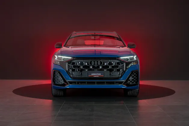 AUDI Q8 SUV 3.0 50 TDI quattro T-Tronic / S-Line / Panorama / 360°Kamera / Audi-Exclusive