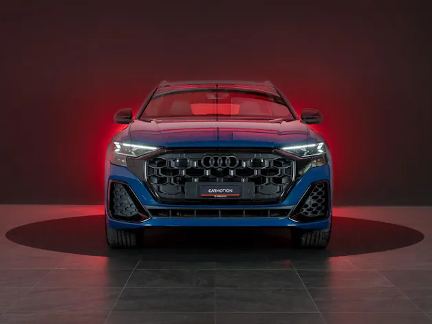 AUDI Q8 SUV 3.0 50 TDI quattro T-Tronic / S-Line / Panorama / 360°Kamera / Audi-Exclusive