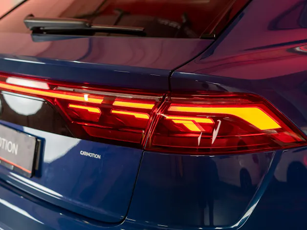 AUDI Q8 SUV 3.0 50 TDI quattro T-Tronic / S-Line / Panorama / 360°Kamera / Audi-Exclusive