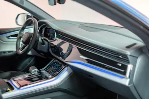 AUDI Q8 SUV 3.0 50 TDI quattro T-Tronic / S-Line / Panorama / 360°Kamera / Audi-Exclusive