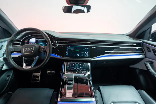 AUDI Q8 SUV 3.0 50 TDI quattro T-Tronic / S-Line / Panorama / 360°Kamera / Audi-Exclusive