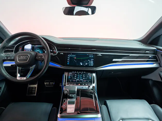 AUDI Q8 SUV 3.0 50 TDI quattro T-Tronic / S-Line / Panorama / 360°Kamera / Audi-Exclusive