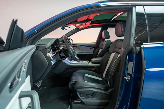 AUDI Q8 SUV 3.0 50 TDI quattro T-Tronic / S-Line / Panorama / 360°Kamera / Audi-Exclusive