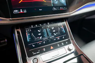 AUDI Q8 SUV 3.0 50 TDI quattro T-Tronic / S-Line / Panorama / 360°Kamera / Audi-Exclusive
