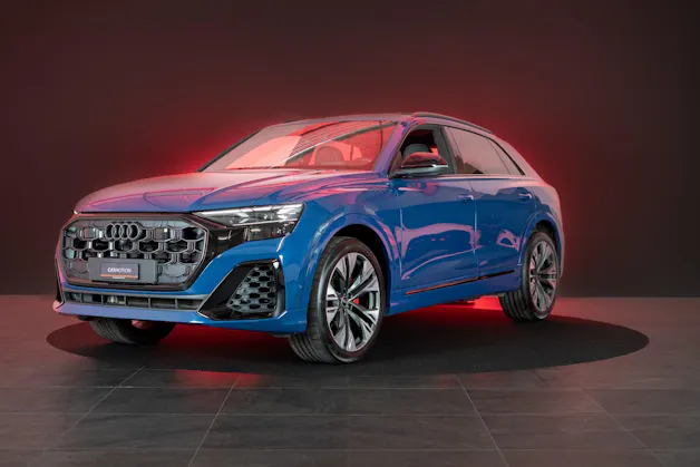 AUDI Q8 SUV 3.0 50 TDI quattro T-Tronic / S-Line / Panorama / 360°Kamera / Audi-Exclusive