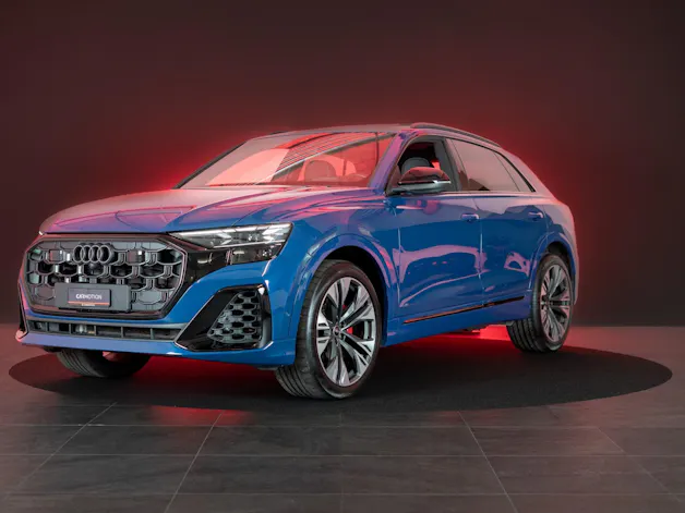 AUDI Q8 SUV 3.0 50 TDI quattro T-Tronic / S-Line / Panorama / 360°Kamera / Audi-Exclusive