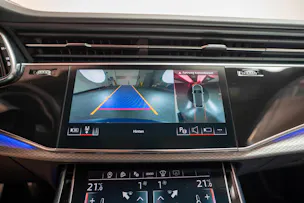 AUDI Q8 SUV 3.0 50 TDI quattro T-Tronic / S-Line / Panorama / 360°Kamera / Audi-Exclusive
