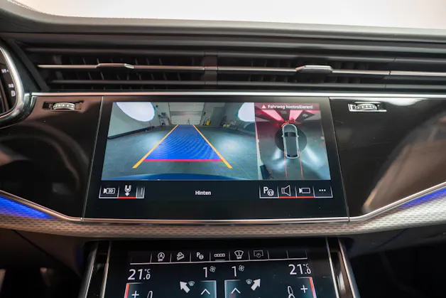AUDI Q8 SUV 3.0 50 TDI quattro T-Tronic / S-Line / Panorama / 360°Kamera / Audi-Exclusive