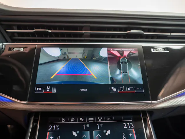 AUDI Q8 SUV 3.0 50 TDI quattro T-Tronic / S-Line / Panorama / 360°Kamera / Audi-Exclusive