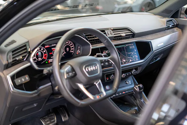 AUDI RS Q3 Sportback 2.5 TFSI quattro S-Tronic / Sportsitze / Rückfahrkamera / el. Sitze