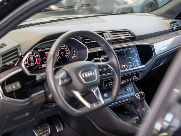 AUDI RS Q3 Sportback 2.5 TFSI quattro S-Tronic / Sportsitze / Rückfahrkamera / el. Sitze