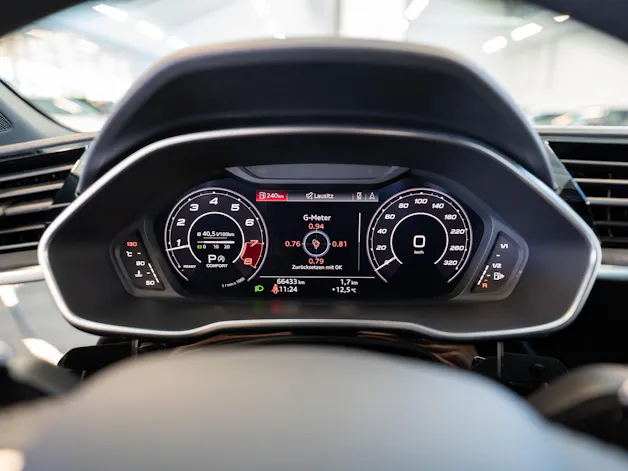 AUDI RS Q3 Sportback 2.5 TFSI quattro S-Tronic / Sportsitze / Rückfahrkamera / el. Sitze