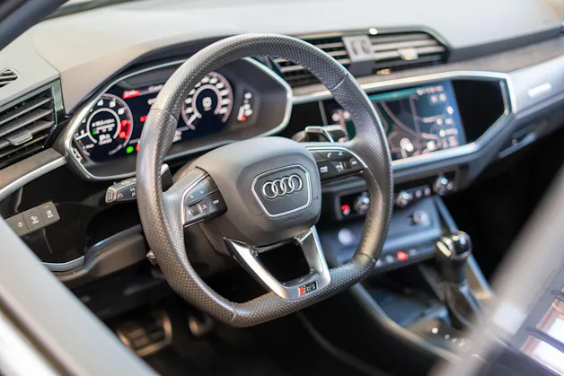 AUDI RS Q3 Sportback 2.5 TFSI quattro S-Tronic / Sportsitze / Rückfahrkamera / el. Sitze