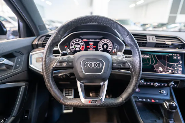 AUDI RS Q3 Sportback 2.5 TFSI quattro S-Tronic / Sportsitze / Rückfahrkamera / el. Sitze