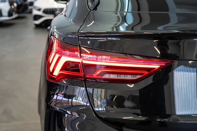 AUDI RS Q3 Sportback 2.5 TFSI quattro S-Tronic / Sportsitze / Rückfahrkamera / el. Sitze