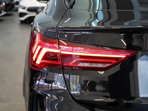 AUDI RS Q3 Sportback 2.5 TFSI quattro S-Tronic / Sportsitze / Rückfahrkamera / el. Sitze