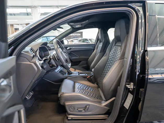 AUDI RS Q3 Sportback 2.5 TFSI quattro S-Tronic / Sportsitze / Rückfahrkamera / el. Sitze